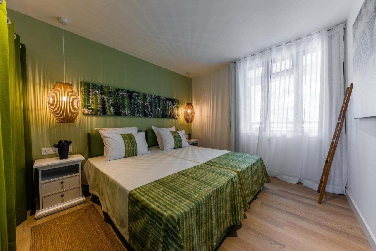 Les Cerisiers Residence, Cosy And Modern 3 Bedroom Located 50 Metres From The And From Amenities And Restaurants On The Coastal Road