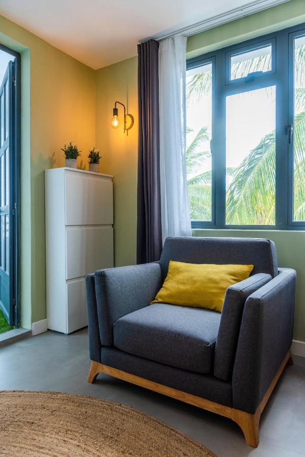 Les Cerisiers Residence: Cozy Beachfront With Modern Amenities * Flic en Flac