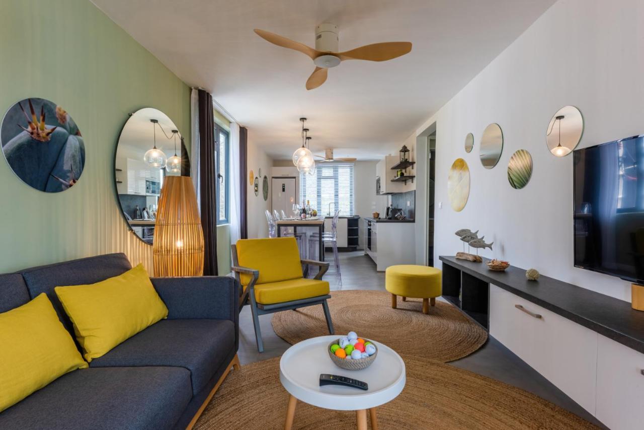 Apartment Les Cerisiers Residence: Cozy Beachfront With Modern Amenities Flic en Flac