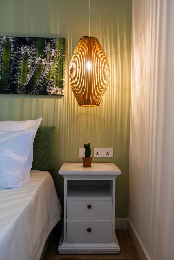 Les Cerisiers Residence: Cozy Beachfront With Modern Amenities Apartment Flic en Flac