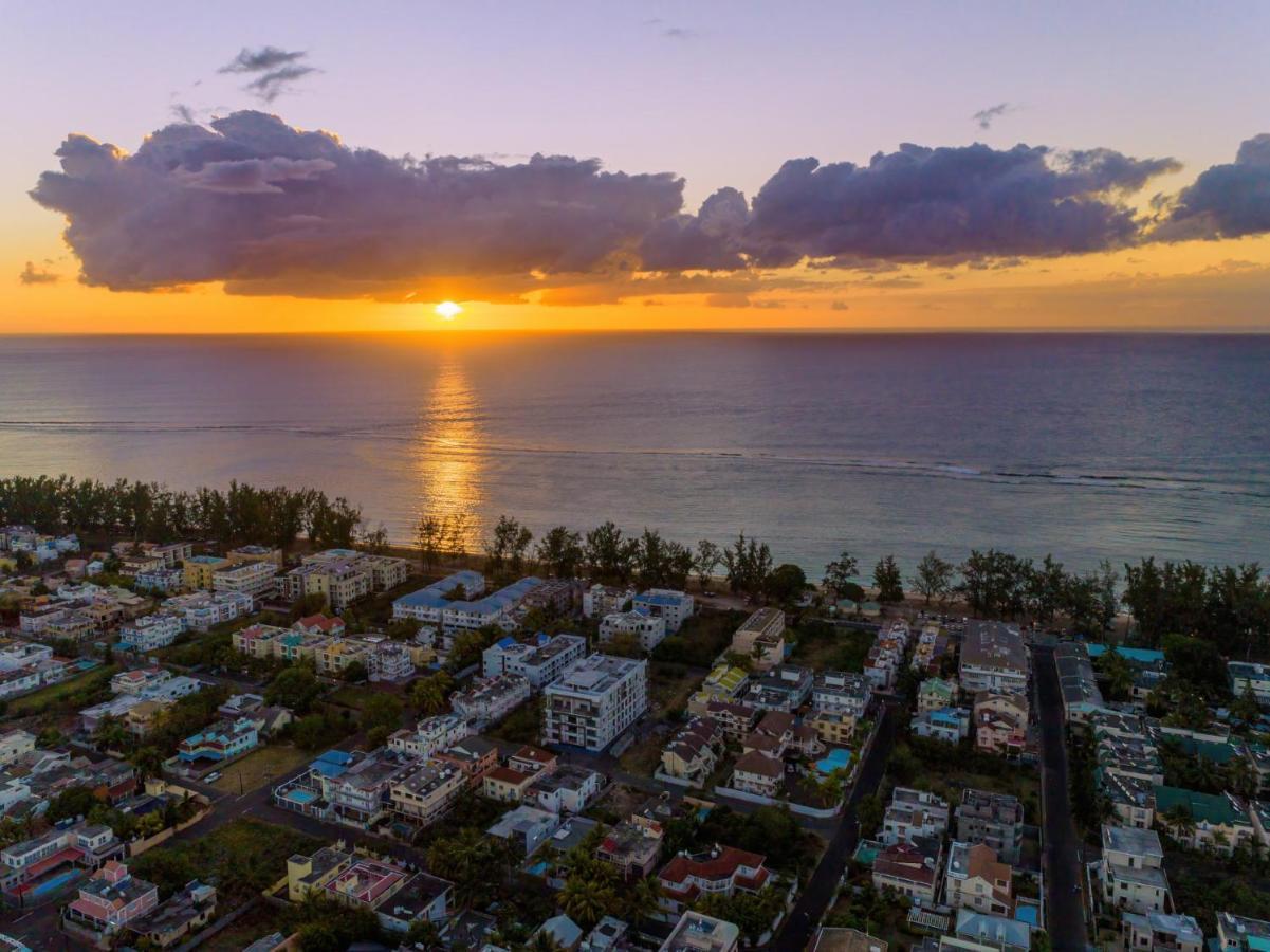 Les Cerisiers Residence: Cozy Beachfront With Modern Amenities * Flic en Flac