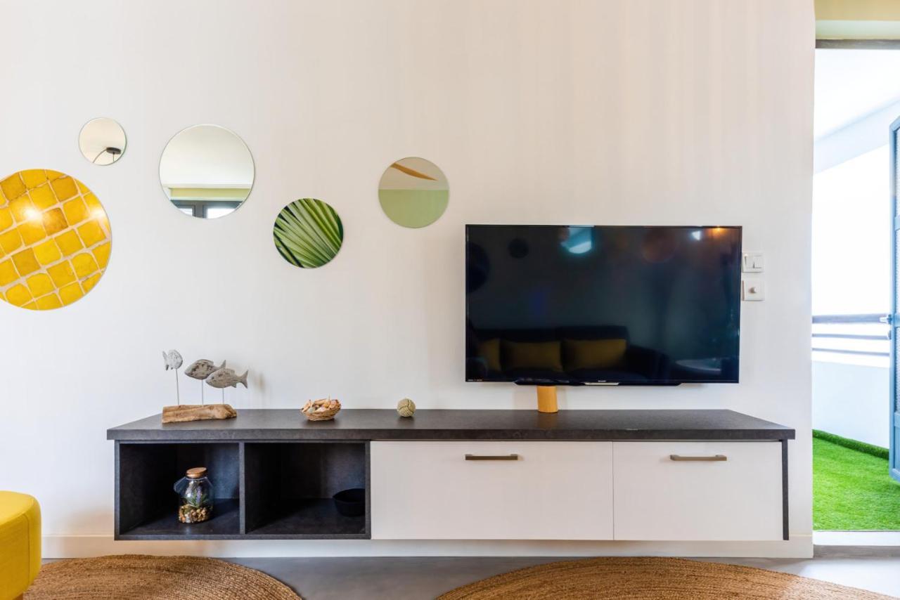 Les Cerisiers Residence: Cozy Beachfront With Modern Amenities * Flic en Flac