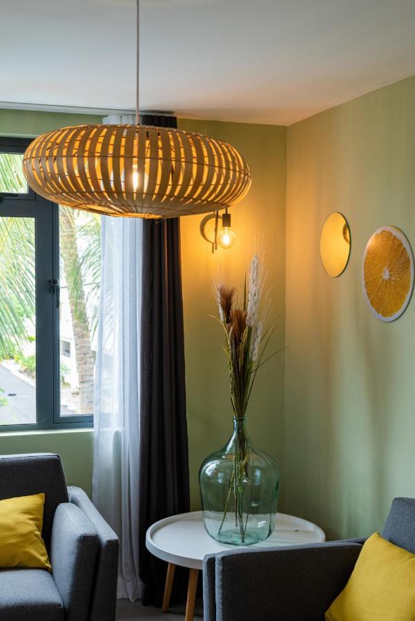 Apartment Les Cerisiers Residence: Cozy Beachfront With Modern Amenities Flic en Flac