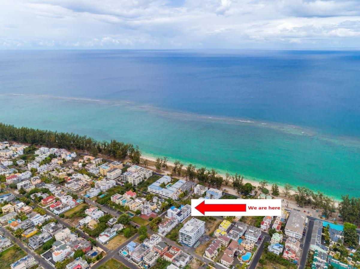 Les Cerisiers Residence: Cozy Beachfront With Modern Amenities Apartment Flic en Flac