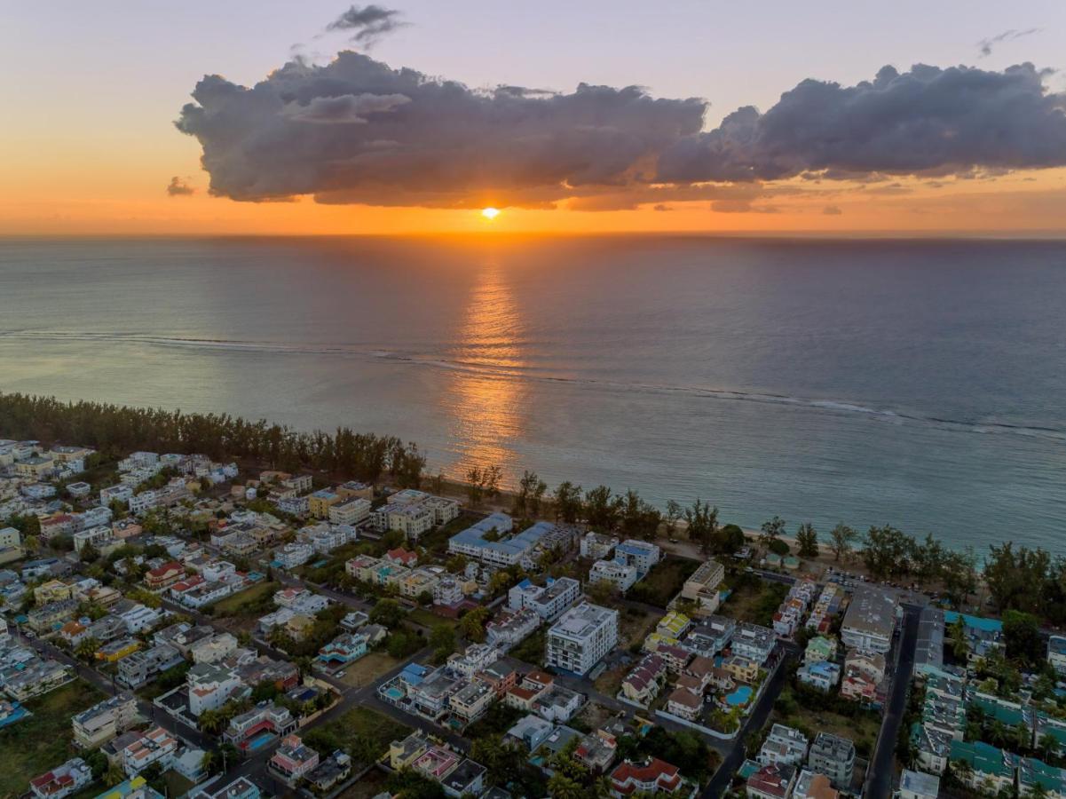 Apartment Les Cerisiers Residence: Cozy Beachfront With Modern Amenities